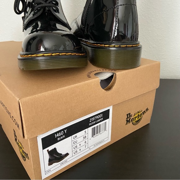 NIB Dr. Martens 1460Y Black Patent Leather Women's Boots - Picture 11 of 12